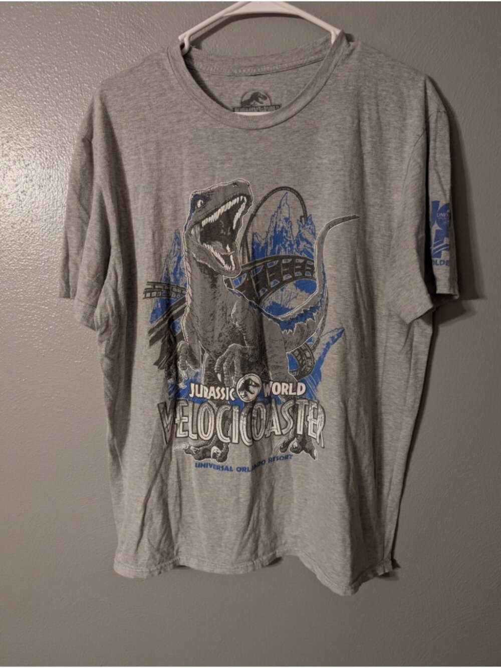 Universal Studios Jurassic World VelociCoaster UOAP Passholder Mens L T Shirt